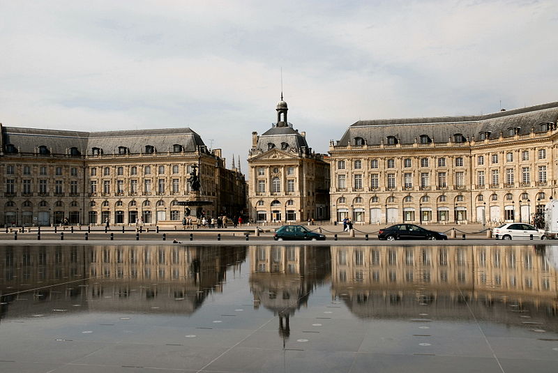 Miroir d'eau place de la Bourse
      800 � 535 pixels